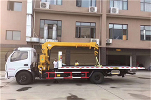 麦盖提附近汽车轮胎更换